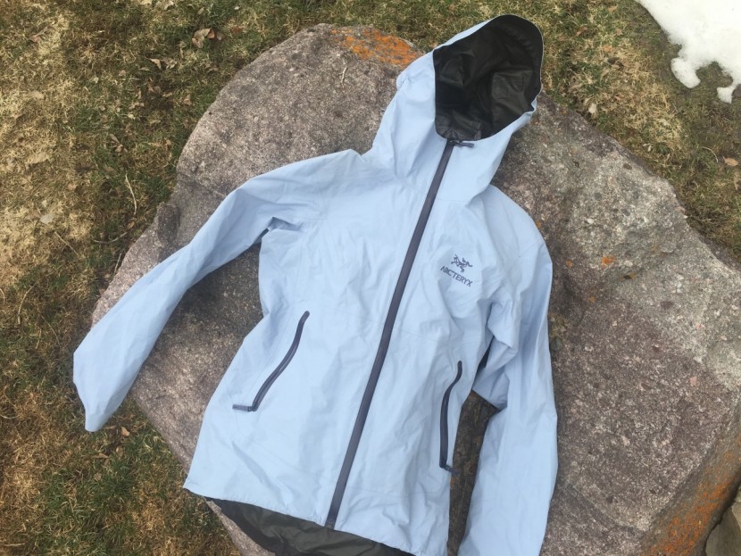 arc'teryx zeta sl for women - the zeta sl is a simple hard shell jacket, keeping it lightweight...