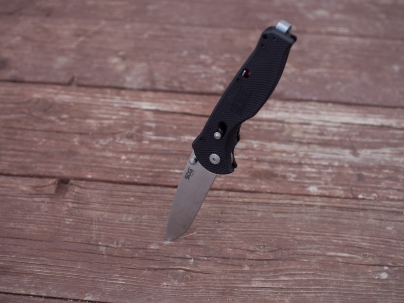 sog flash ii - the flash ii is a typical pocket knife, with assisted opening...