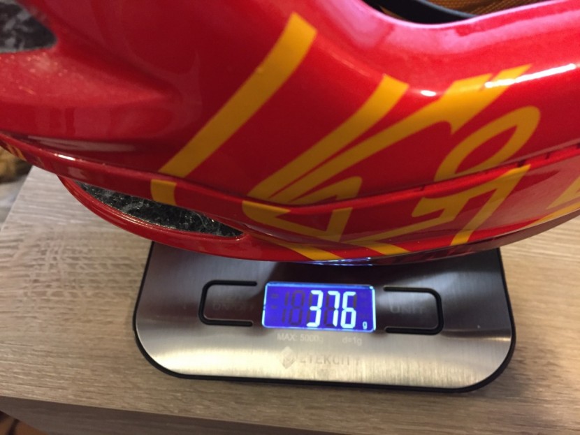 troy lee designs a2 mips - with a weight of 376 grams, the a2 is competitively lightweight.