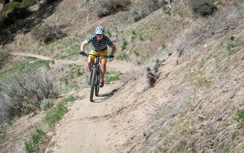 whyte s-120 carbon r - on smooth climbs, the s-120 scoots uphill effectively.