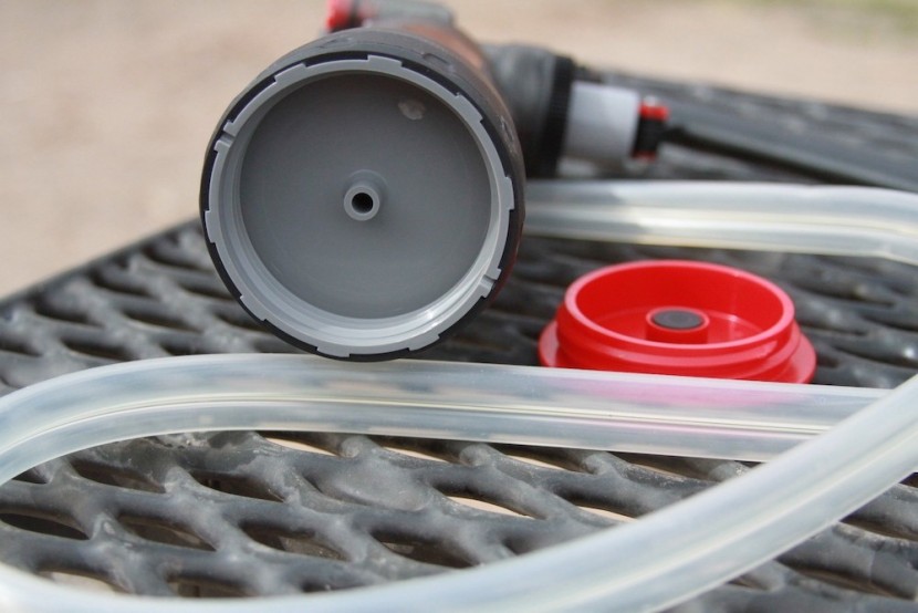 a look at the double intake hose and some key construction features.