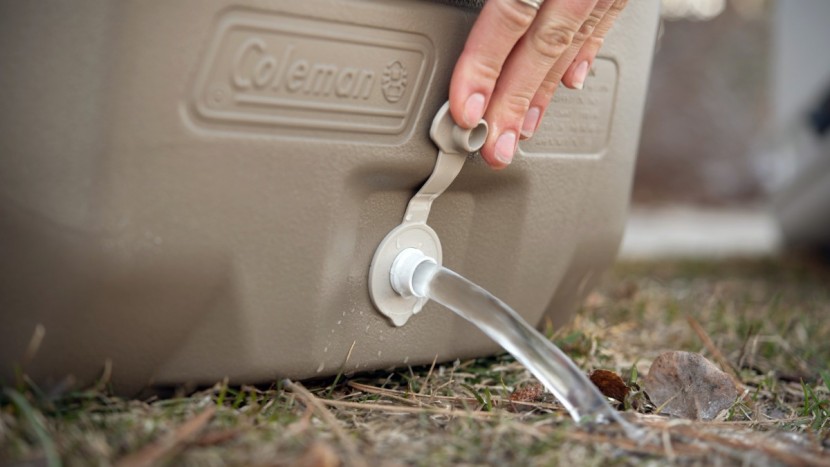 coleman xtreme 5-day 70qt - the coleman has one of the easiest opening drains among the models...
