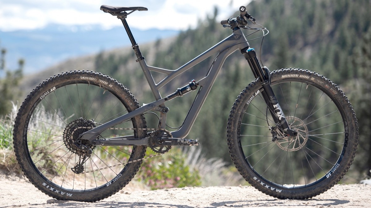 YT Jeffsy AL Base Review (The builds on bikes in this price range are steadily improving as technology trickles down. Consumer direct brands...)