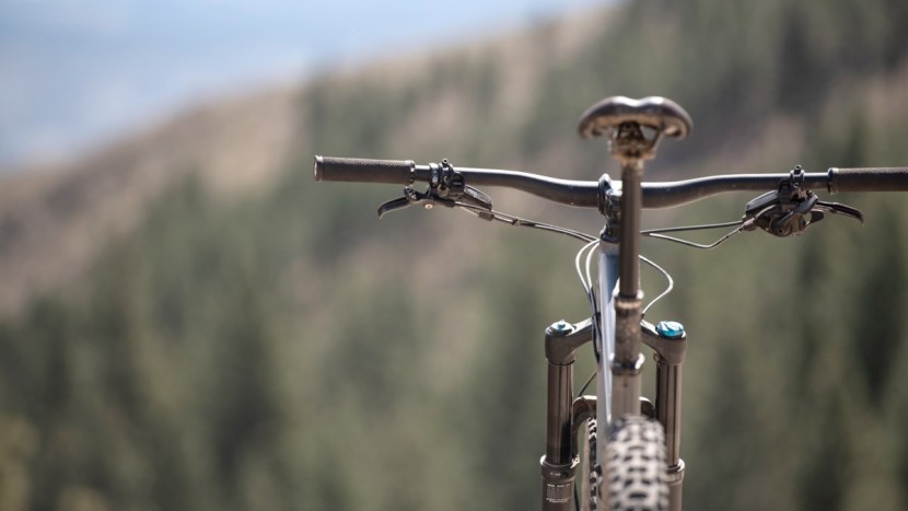 yt jeffsy al base - we have no complaints about the cockpit on the jeffsy, it's dialed...