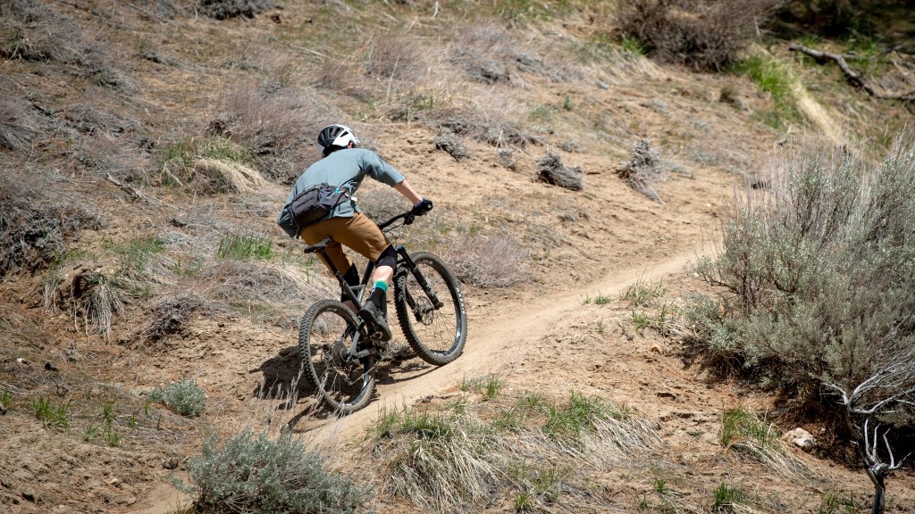 yt jeffsy al base - the top of the suspension stroke is quite supportive helping to make...