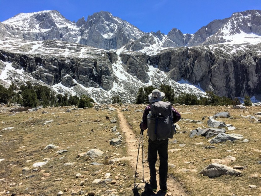 backpacks backpacking - the ultralight gossamer gear mariposa going into the sierras.