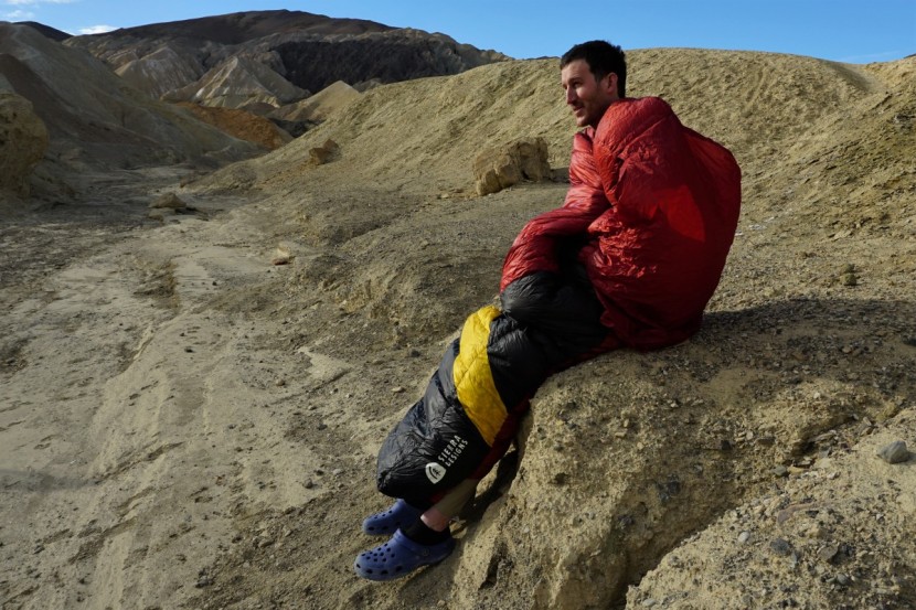 sierra designs cloud 20 - the author is able to poke his feet and "fashionable" footwear out...