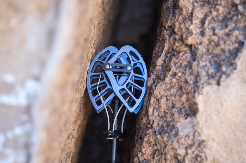 black diamond camalot - the double axle design increases the range of the c4s and gives you...