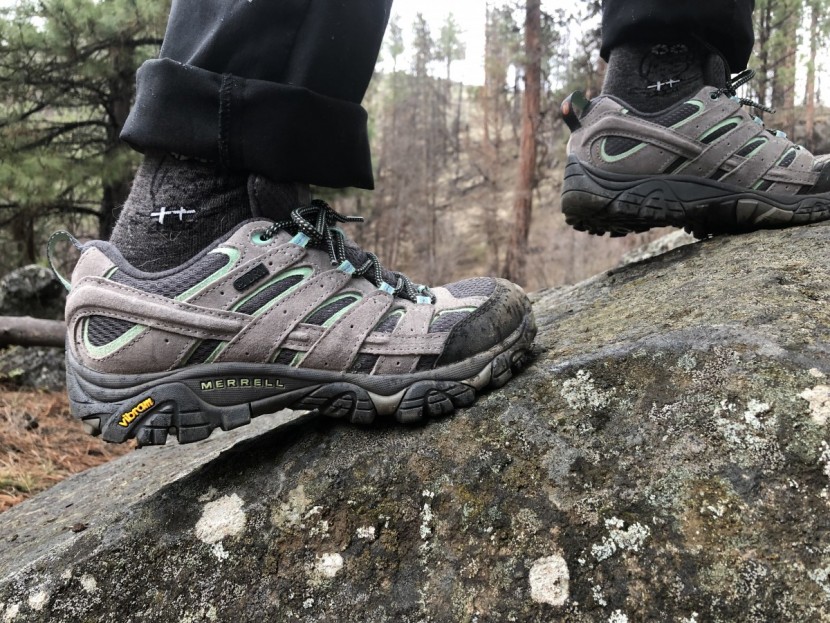 merrell moab 2 wp for women - testing the moab 2 waterproof on mossy rock slabs, in the rain!