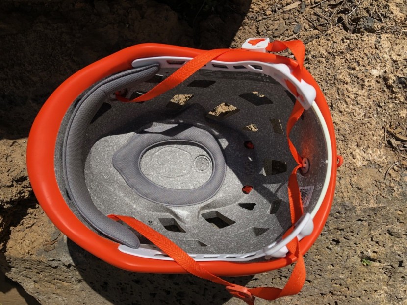 petzl meteor - this helmet owes much of its comfort to its shape and fit, along...