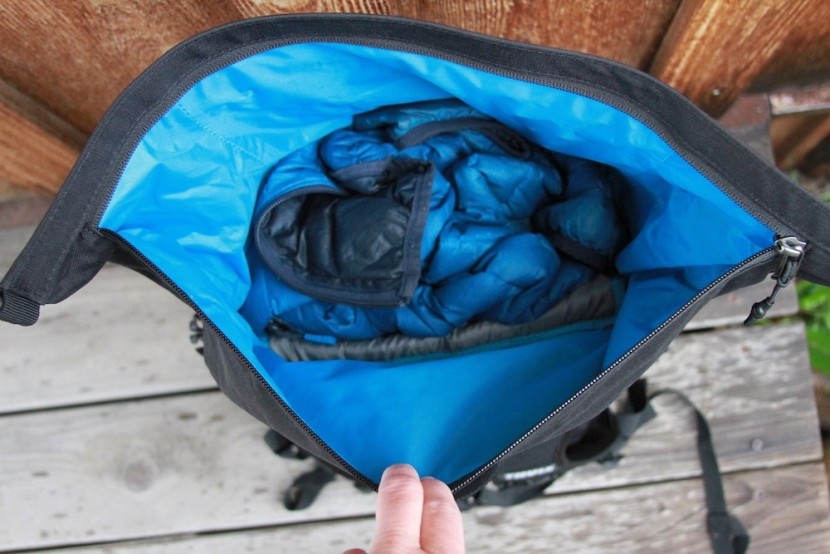 thule pack 'n pedal commuter - a look at the storage with the laptop, a pair of shoes and a jacket...