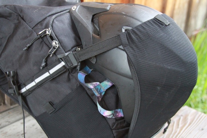thule pack 'n pedal commuter - a look at some of the external features that make this a super...