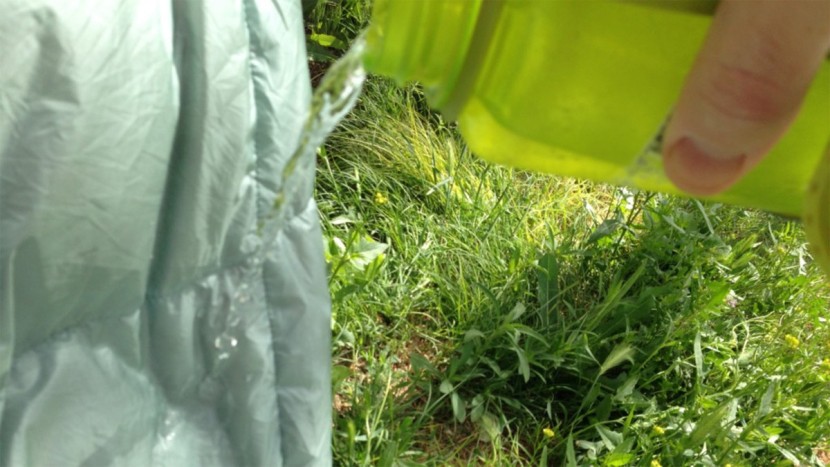 therm-a-rest vesper 32 - the vesper 32 fabric didn't seem to have as strong a dwr coating as...