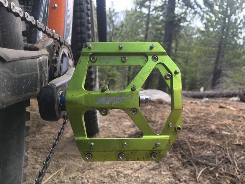 ht components ae03 evo - well placed pins in both center and outside keep your feet confident...