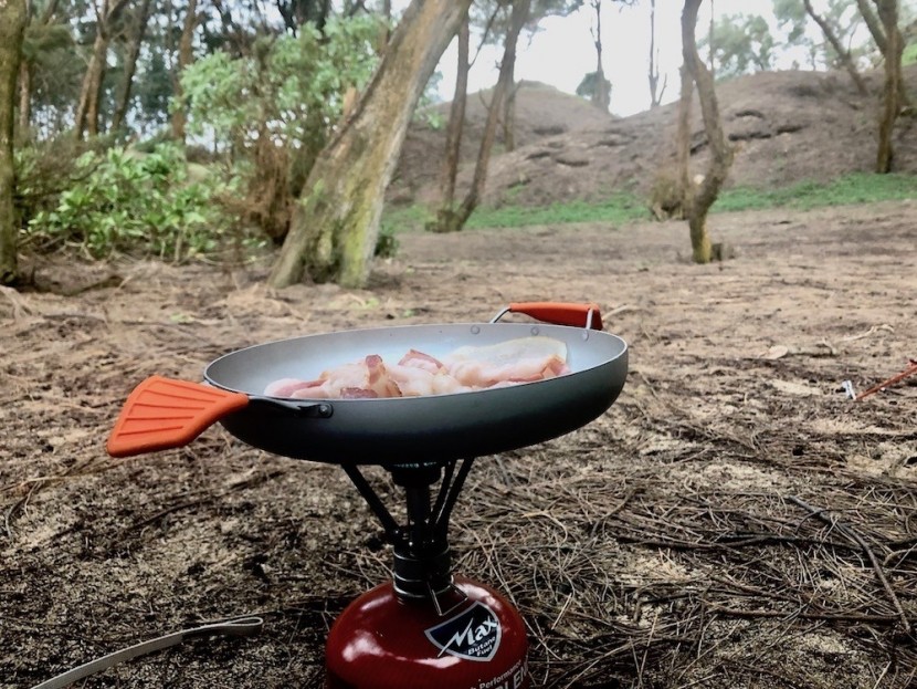 sea to summit x set 32 - a close-up of the flimsy handles.