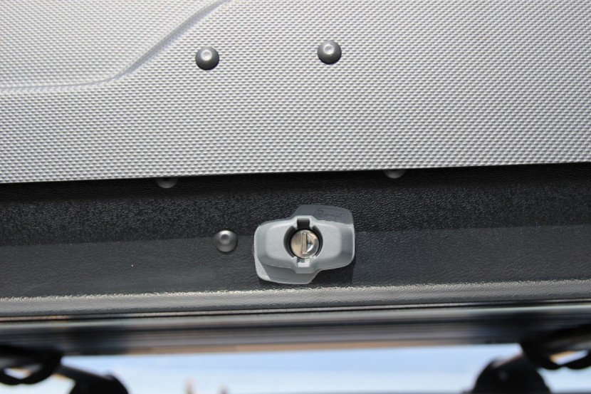 thule force xt xl - the lock of the force xt is simple to operate, but not as nice as...