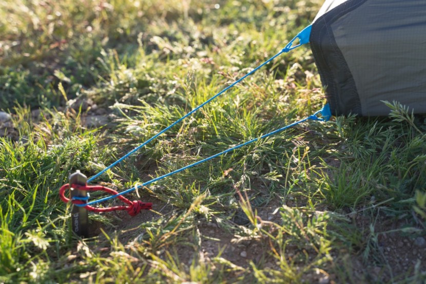 nemo hornet elite - 6 ultralight stakes are included, and required, as the elite version...