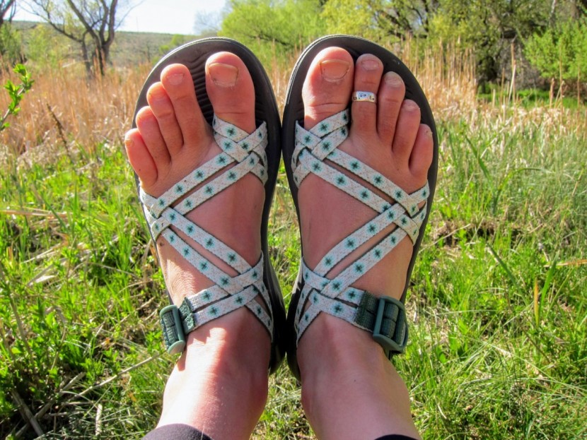 chaco z/volv x2 for women - the flow-through webbing common to all chaco models. adjust one...