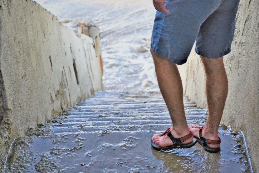 sandals mens - this sandal provides a reasonable amount of stability despite its...