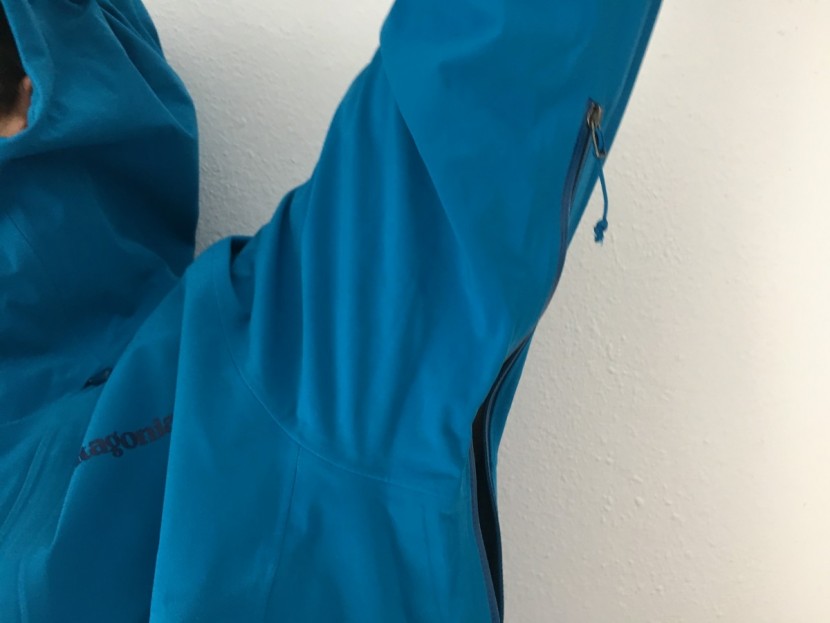 patagonia galvanized - long underarm zips help to get rid of unwanted heat and perspiration.
