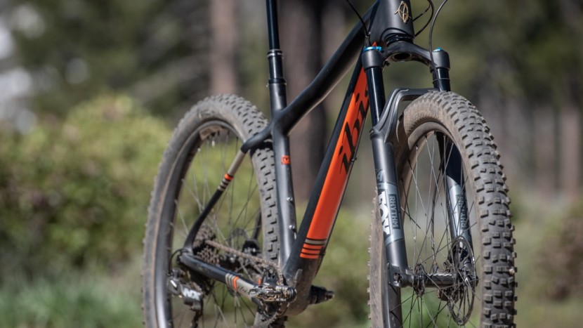 the fox rhythm 34 performance fork is adequately beefy and plush for...