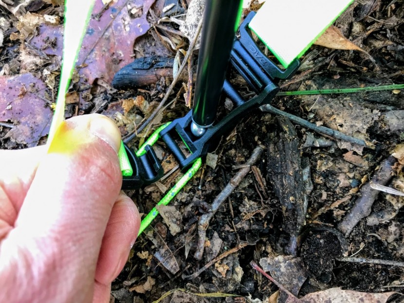 nemo dagger 2 - fly and pole attachment points at the tent corners.