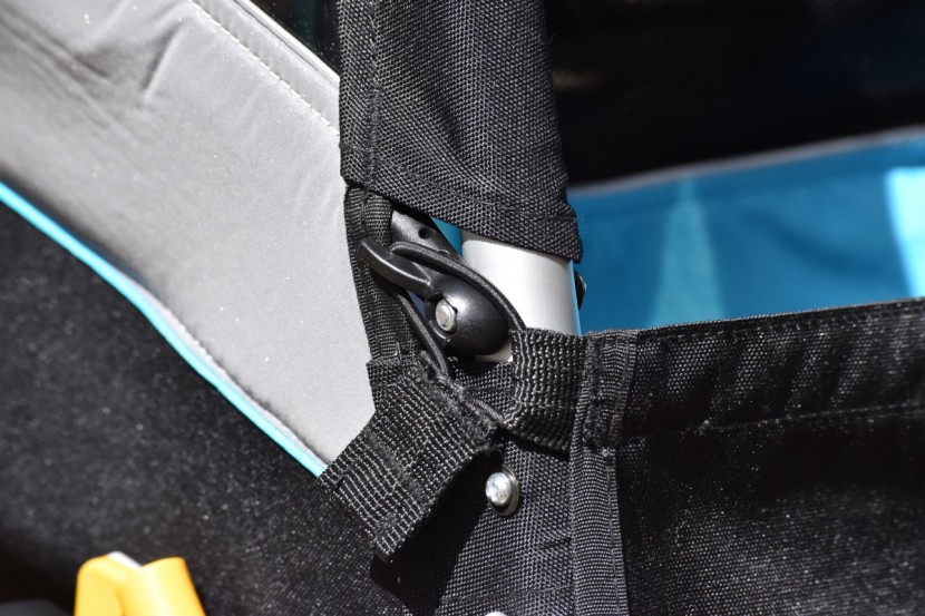 burley d'lite x - these elastic loops securing the footwell to the body of the trailer...