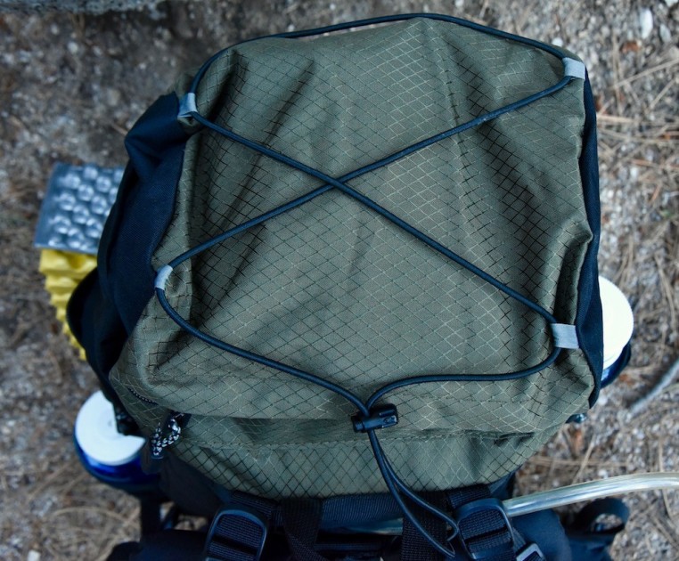 teton sports scout 3400 - the elastic drawstring on the top of the lid is not the most helpful...