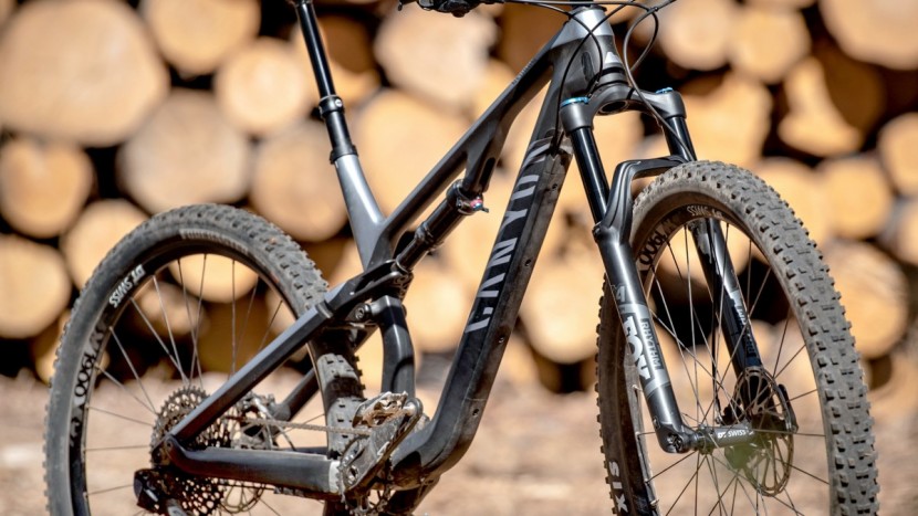 the fox rhythm 34 fork and float dps performance rear shock provide...