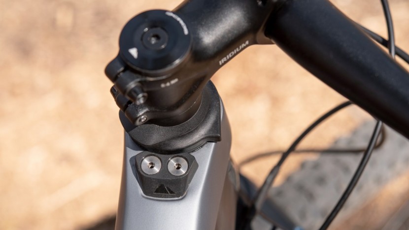 canyon has integrated a knock-block in the headset to prevent the...