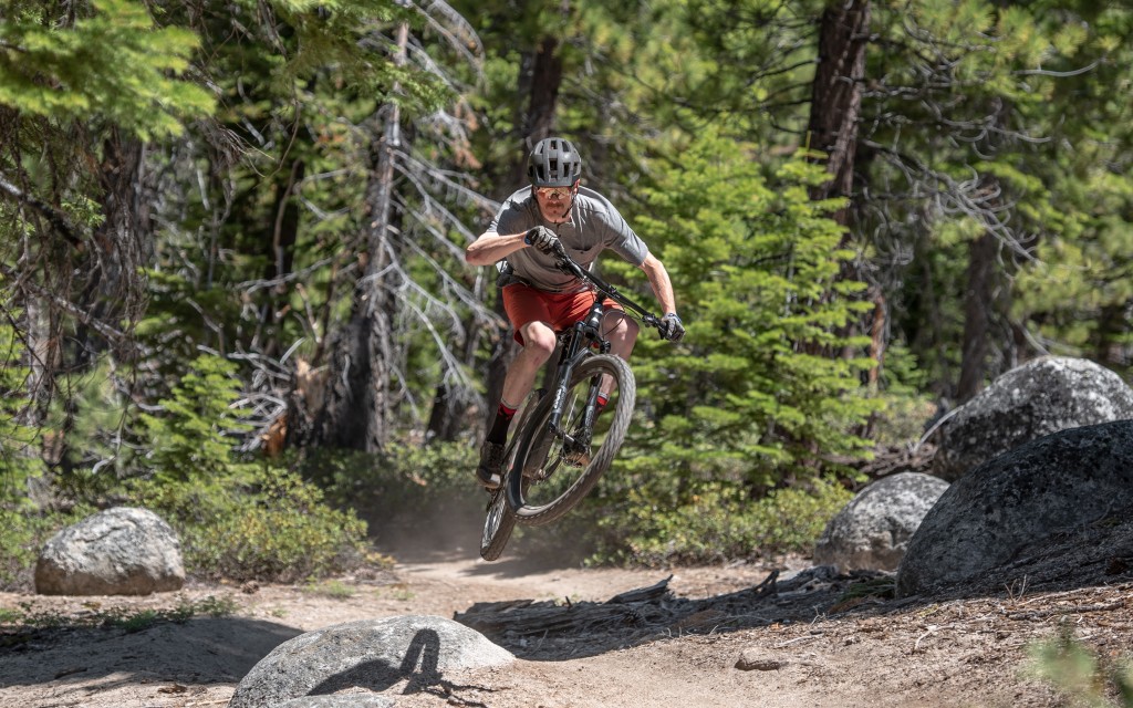 canyon neuron cf 8.0 - the neuron is a mid-travel trail bike that's fun and playful. we...