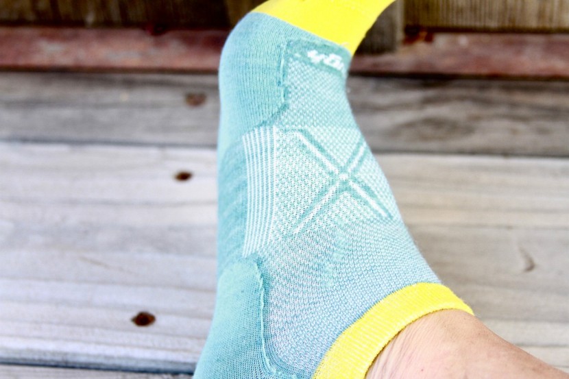 darn tough coolmax vertex tab no show ultra-light cushion - from this profile, you can see there is next to no cushioning found...