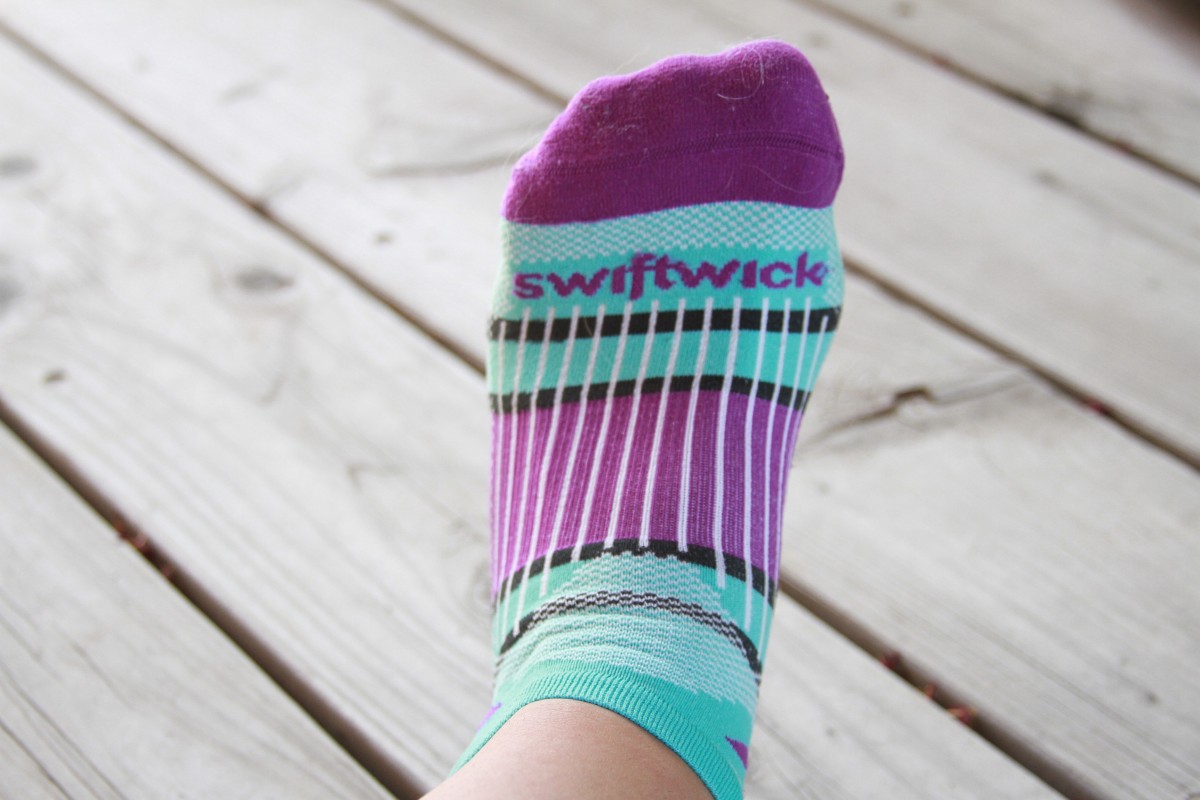 Swiftwick Aspire Zero Review (The elastic around the arch is super wide ensuring that it doesn't slip on much on the run.)