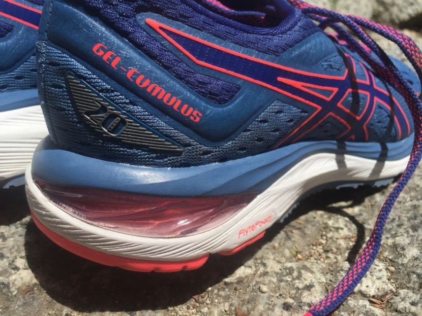 asics gel-cumulus 20 - a close-up look of the gel-cumulus' plush heel