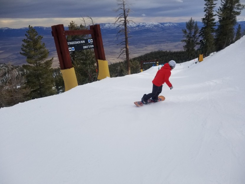 snowboard womens - the twin sister wasn't our favorite board for edge hold.