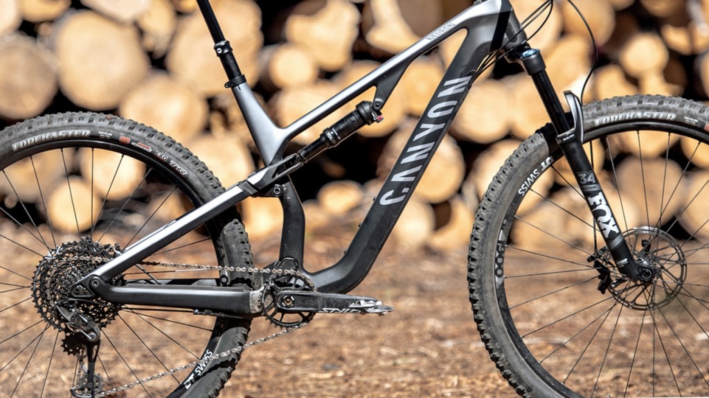 canyon neuron cf 8.0 - the neuron has a lightweight carbon frame with a clean look.