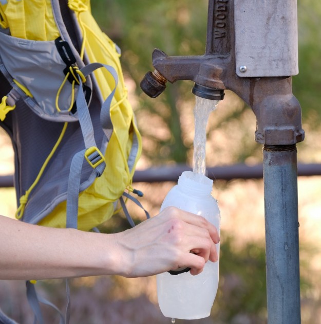 ultimate direction fkt - the fkt is the only pack in our review to utilize a semi-rigid water...