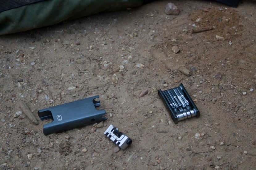 crankbrothers f15 - a magnet in the carrying case holds the three pieces together firmly.