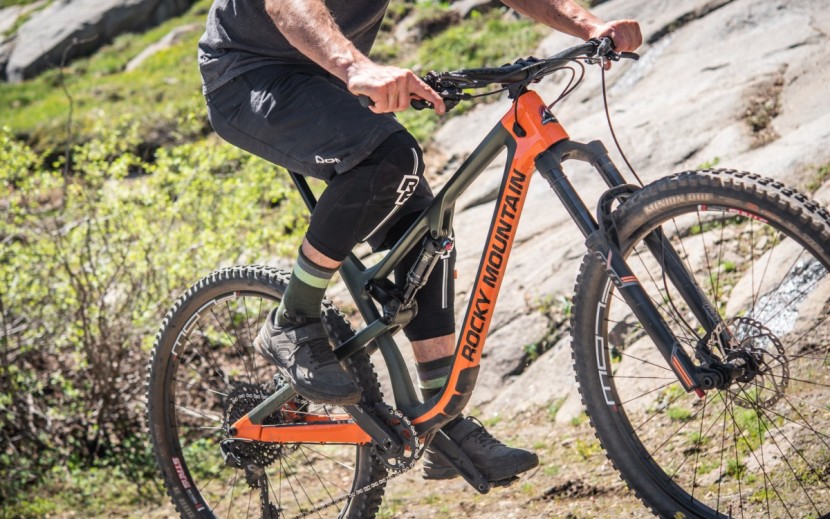 race face indy - these pads move around a good bit while pedaling.