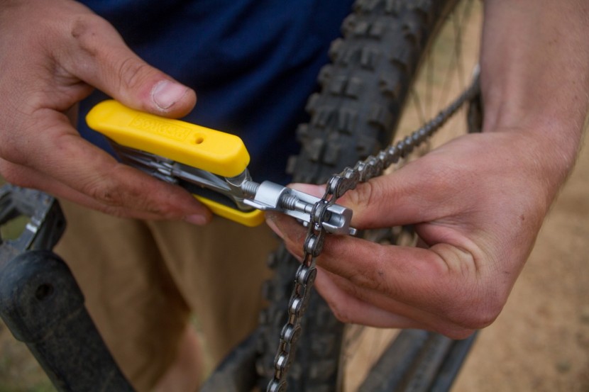 pedro's rx micro-20 - we had trouble with the chain tool's lack of leverage.