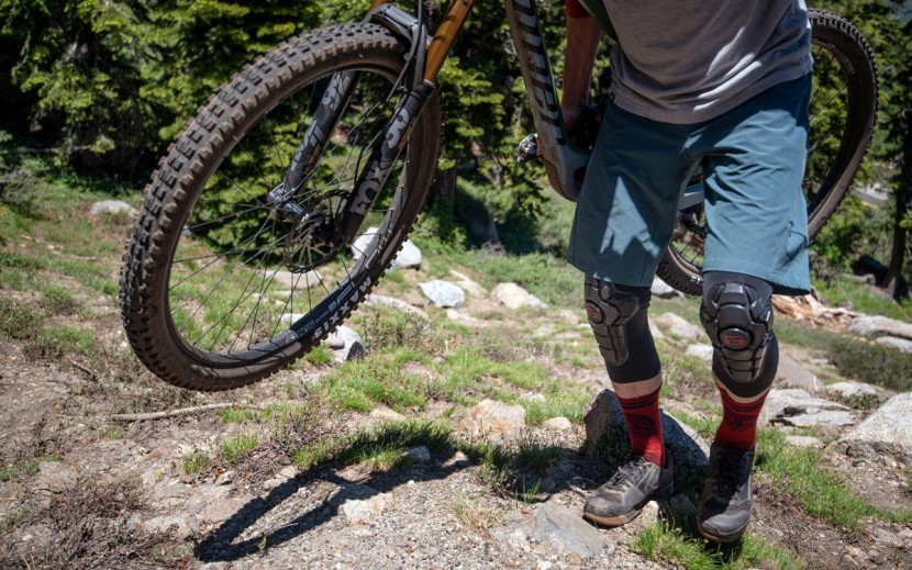 g-form pro-x2 - the pro x2 are game for a little hike-a-bike, but the protection...