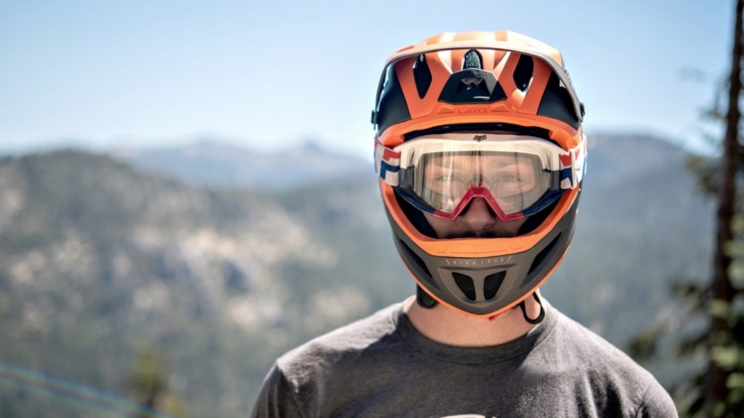 giro disciple mips - the tucked-in chin bar creates an excellent range of vision.