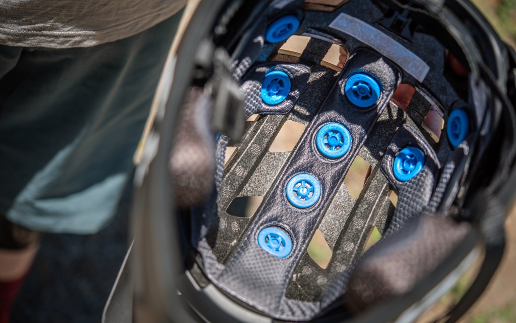 leatt mtb enduro 3.0 - the "turbines" allow the helmet to rotate slightly in the event of...