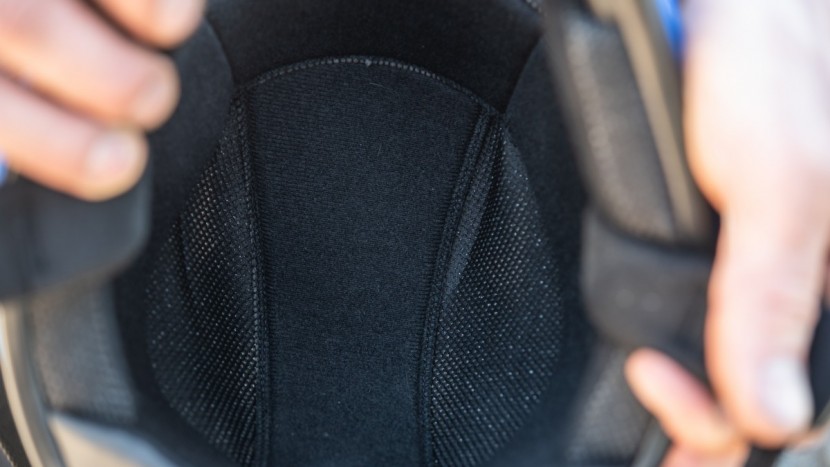 7protection m1 - there is nothing crazy going on inside this lid.