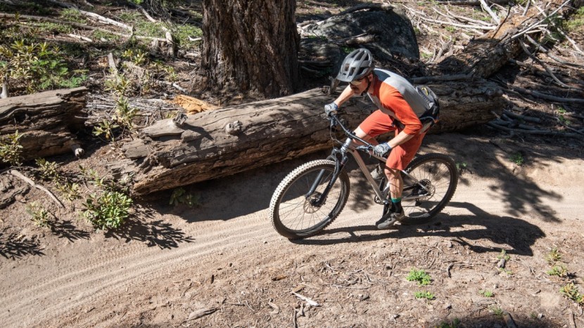 specialized fuse expert 29 - the fuse 29 hits that perfect middle ground of climbing efficiency...