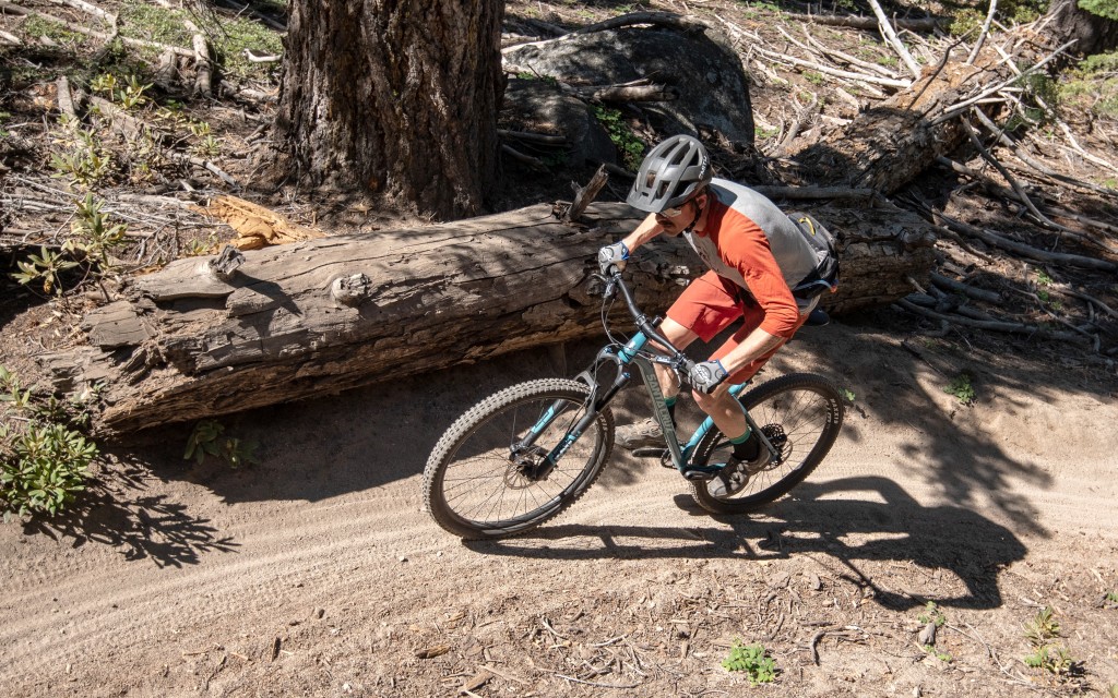 santa cruz chameleon 29 r - the chameleon is fast and efficient on the climbs, especially the...