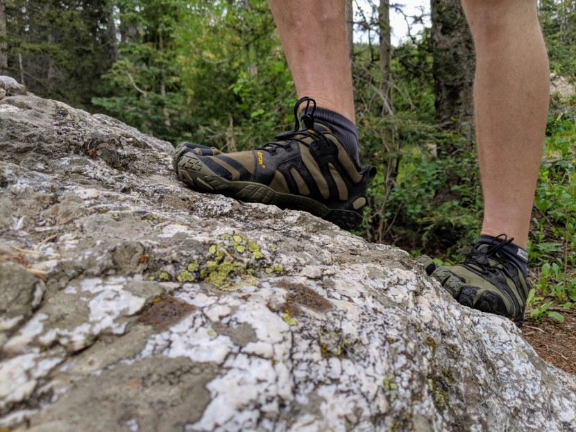 barefoot shoes men - the fivefingers design allows your toes to individually flex and...