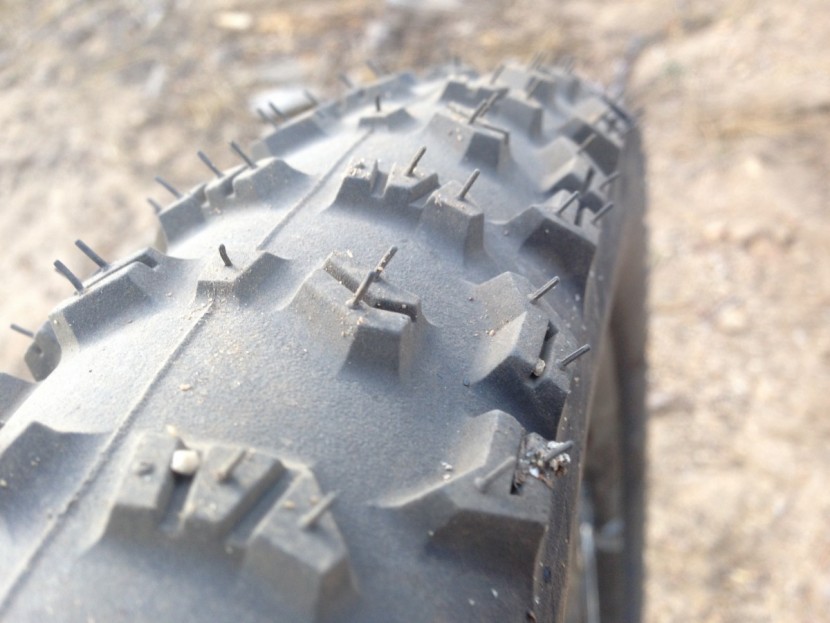 continental trail king protection apex 2.6 - the trail king has siped lugs that deliver decent braking bite.