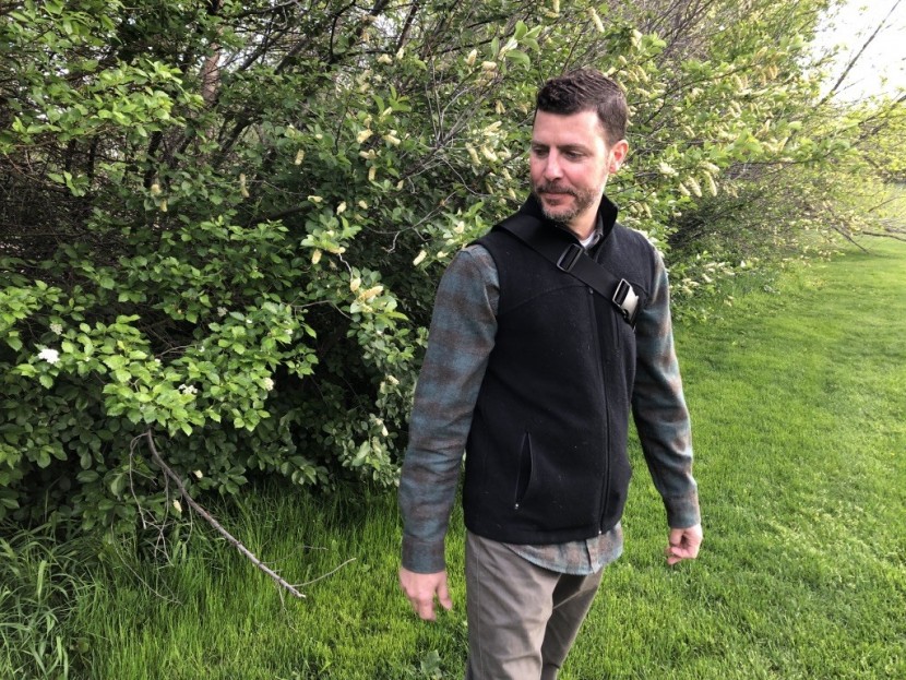 timbuk2 mission sling - the buckle placement on the mission is a bit problematic. it works...