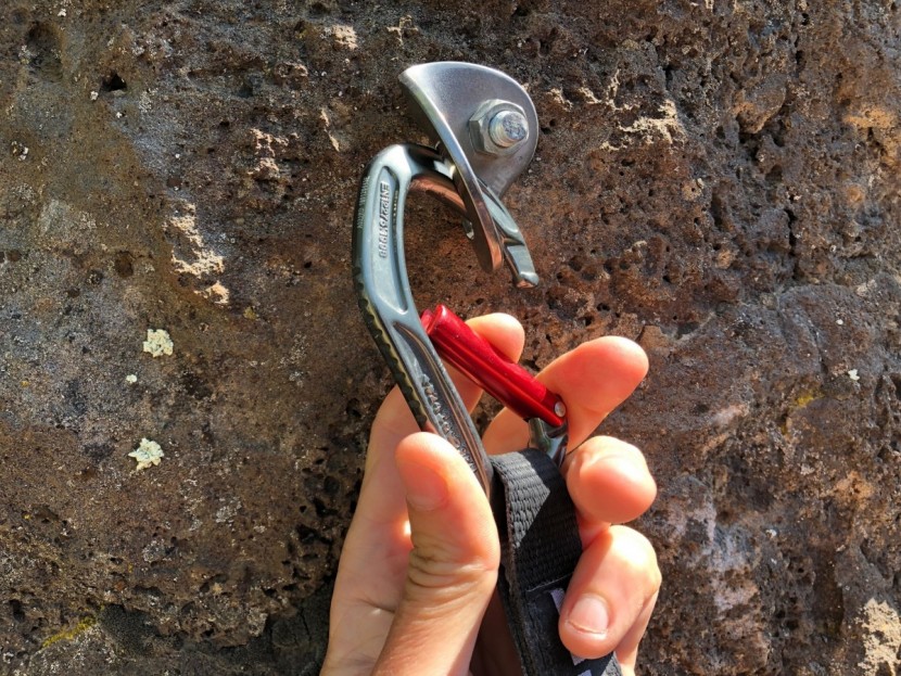 dmm alpha sport quickdraw - the combination of keylocking nose, very large carabiner with a...